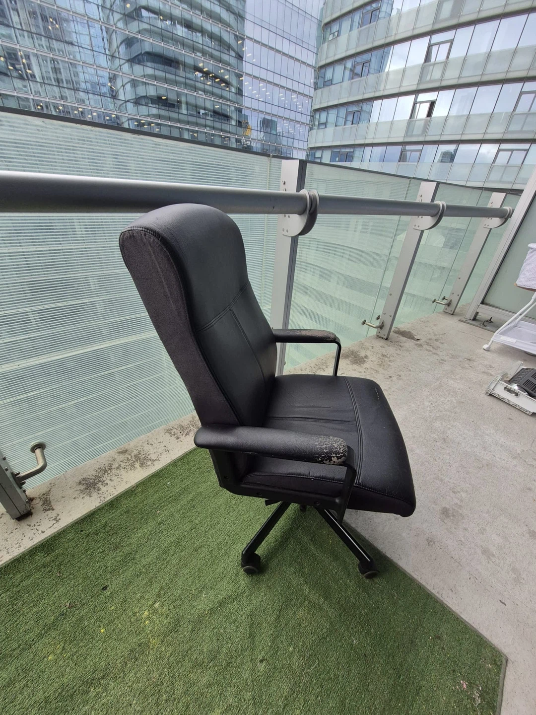 Black Office Chair - photo 3