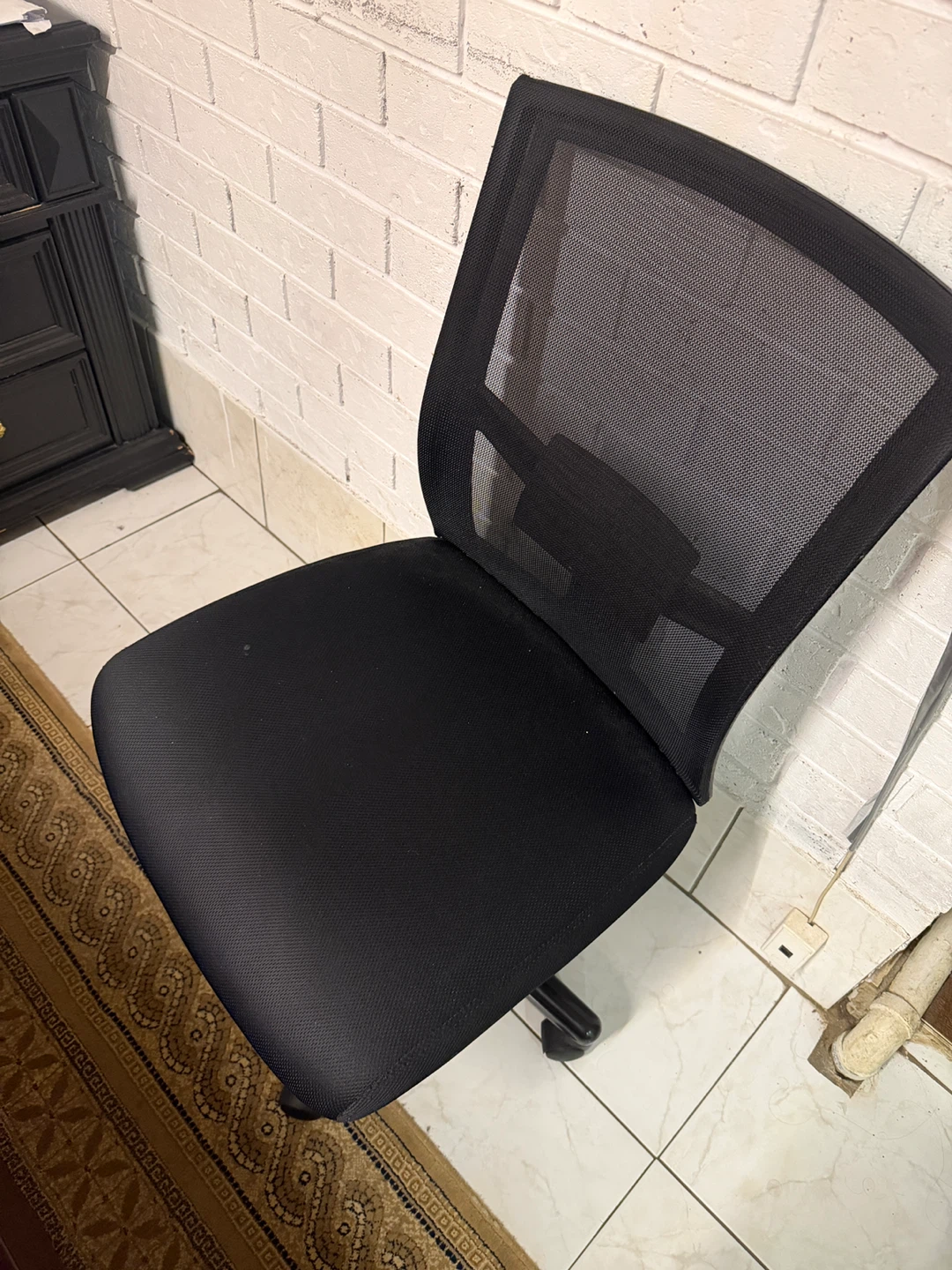 Black Mesh Office Chair - photo 2