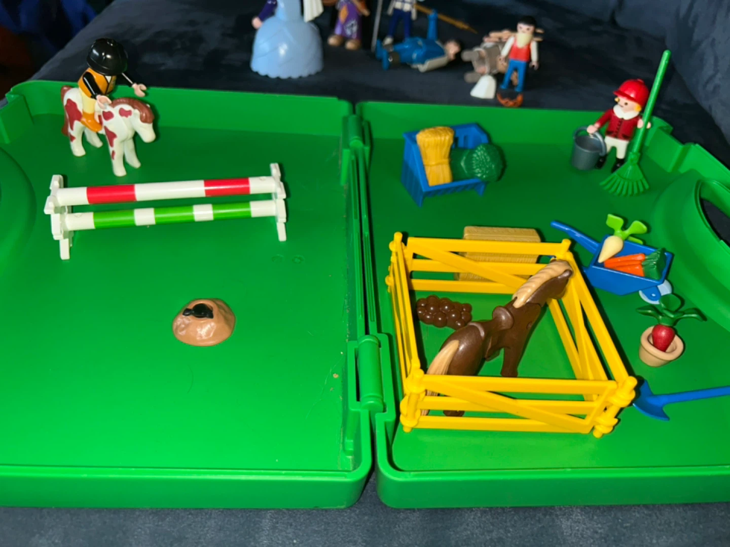 Playmobil Equestrian Carrying Case Playset - photo 4