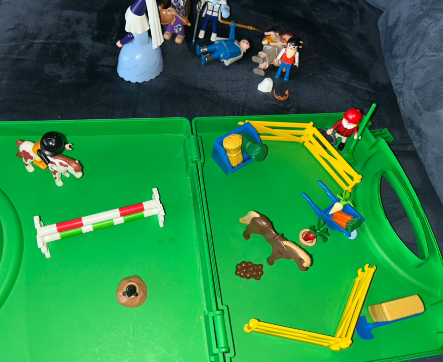 Playmobil Equestrian Carrying Case Playset - photo 3