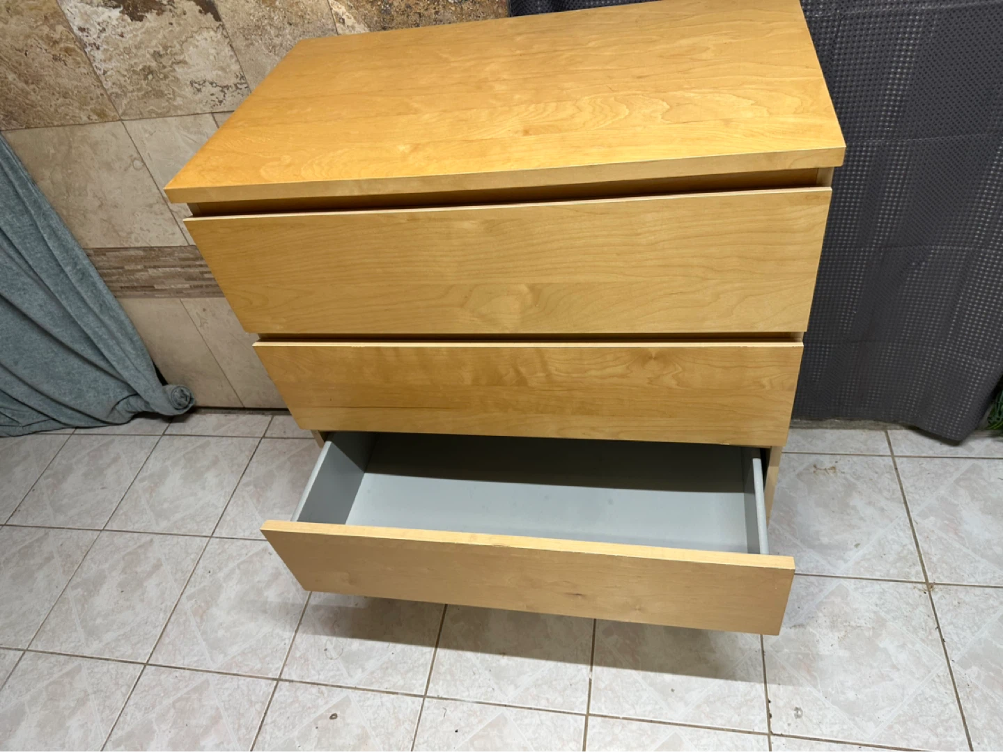 IKEA 4-Drawers Dresser - excellent condition - photo 5