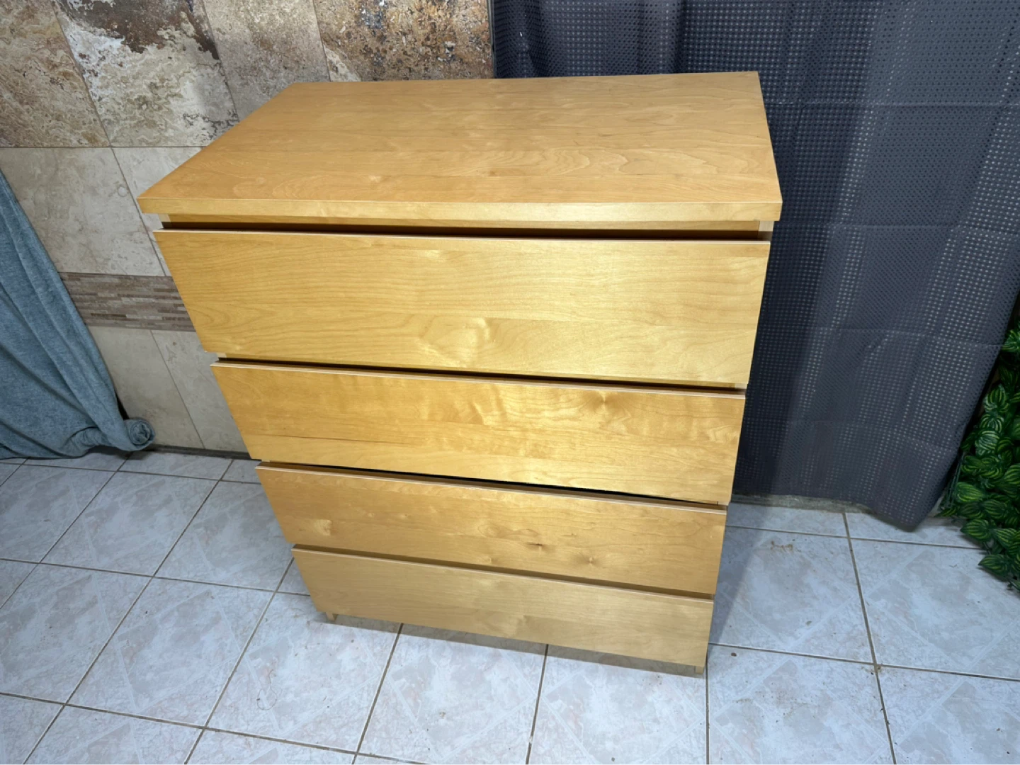 IKEA 4-Drawers Dresser - excellent condition - photo 3
