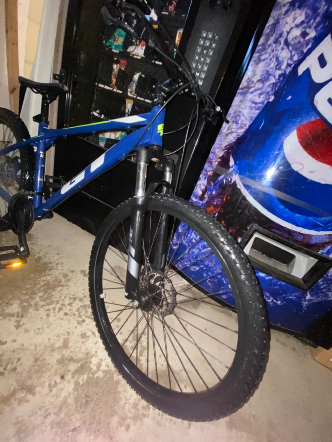 GT Mountain Bike - photo 3