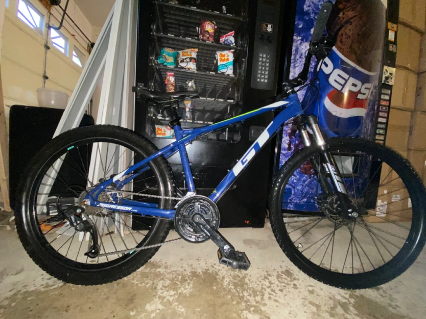 GT Mountain Bike - photo 2