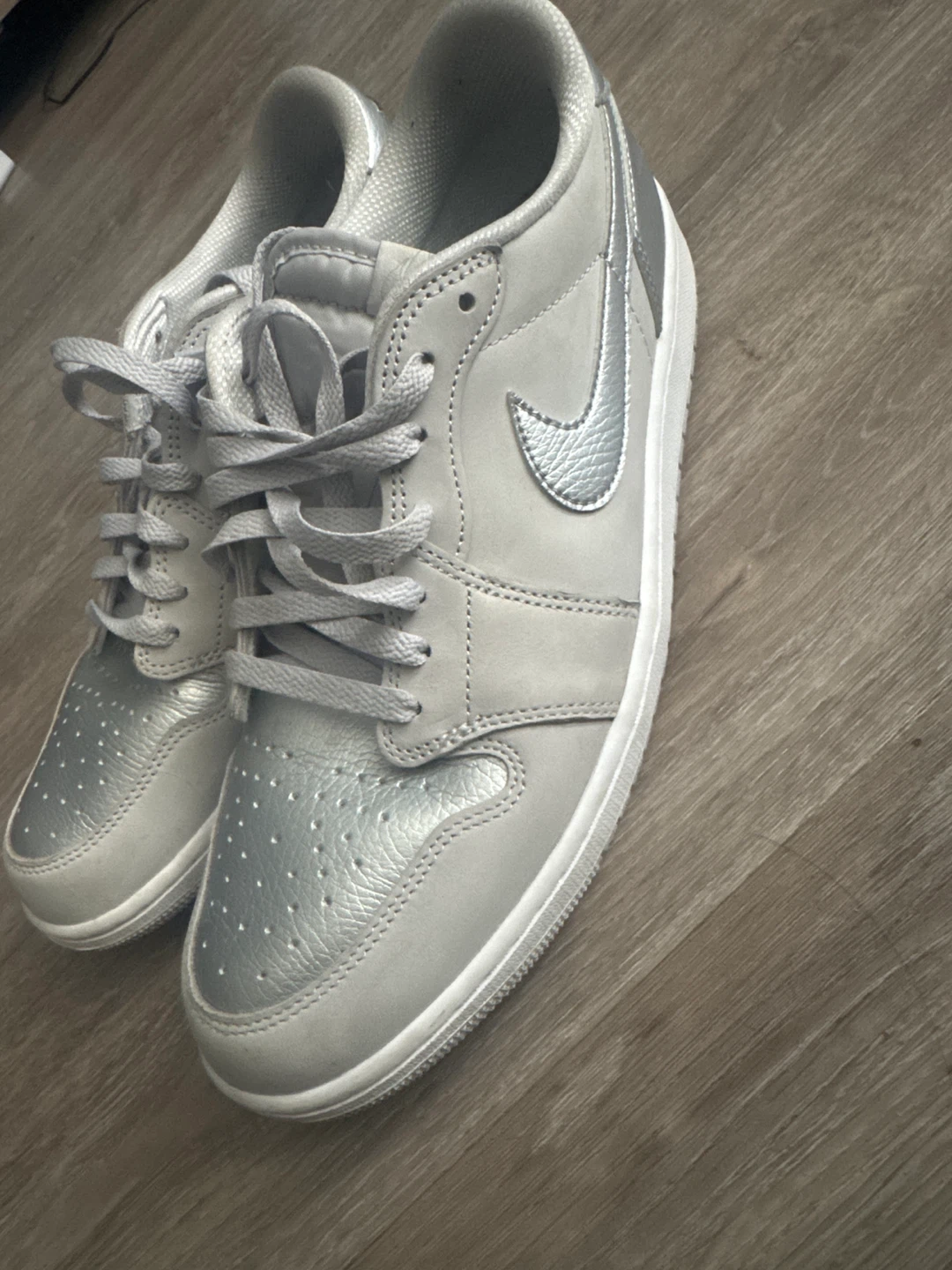 Nike Air Jordan 1 Low SE "Light Smoke Grey" Metallic Silver