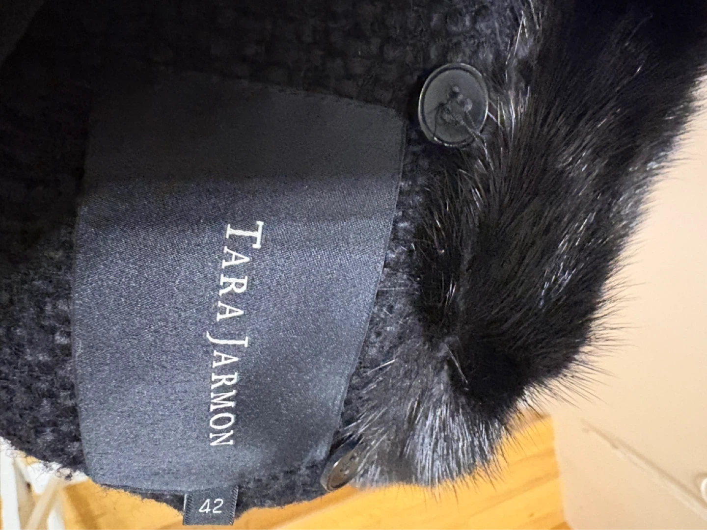 Tara Jarmon Black Tweed Coat with Fur Collar Size 42 - photo 3