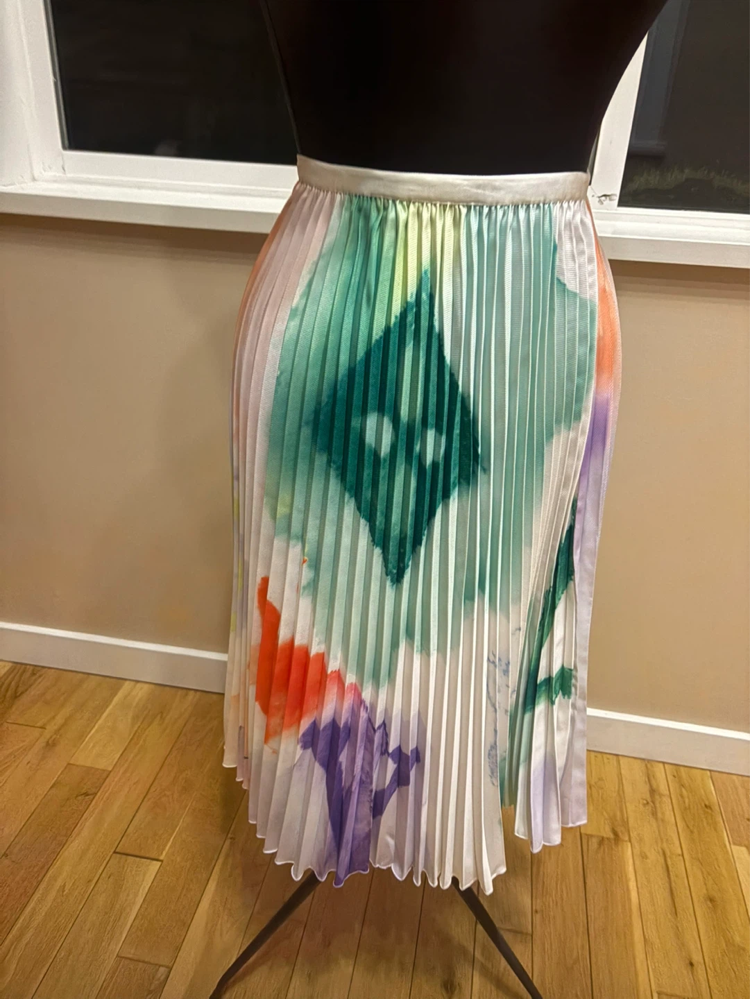 Pleated Midi Skirt with Abstract Print