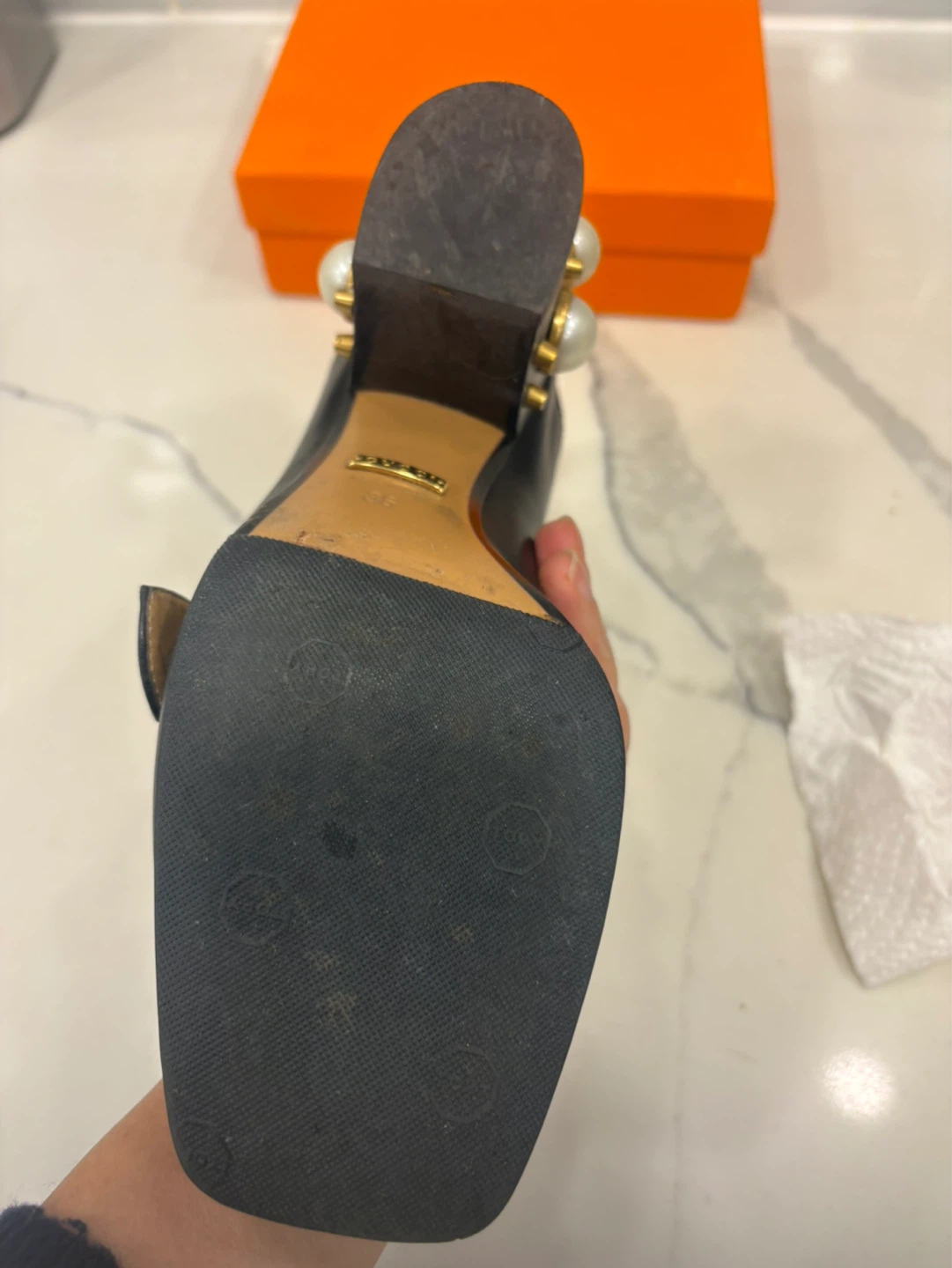 Gucci Black Leather Loafers with Pearl Heel - photo 2