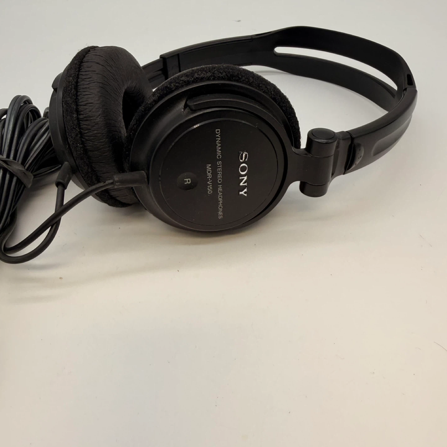 Sony MDR-V150 Wired Studio Monitor Headphones 3.5mm - photo 2