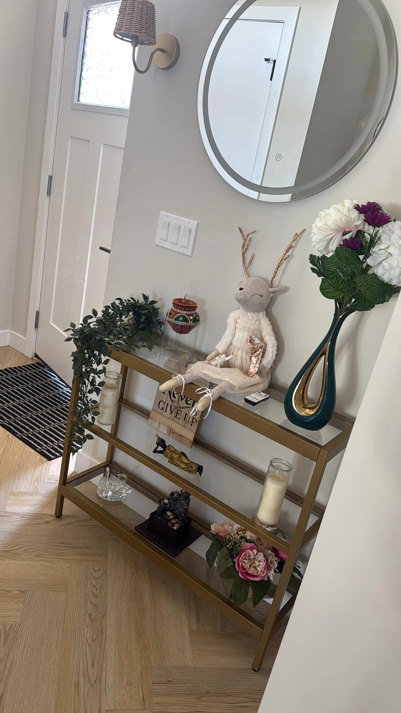 Side entrance table