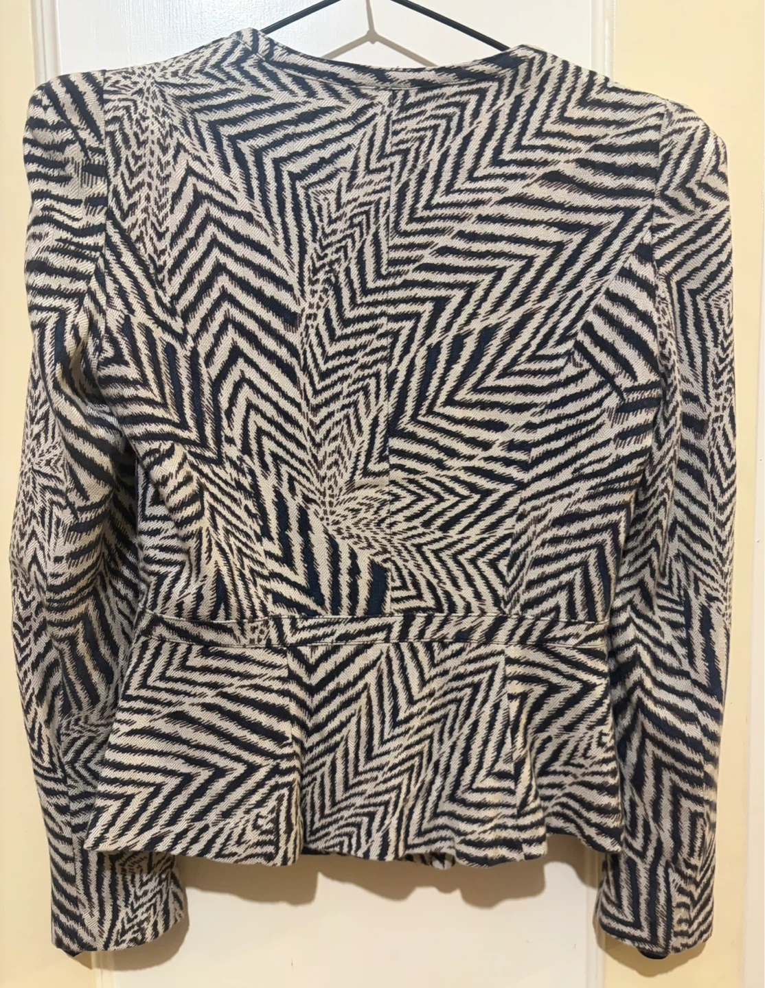 YSC Yoshiki Black & beige Geometric Print Blazer Size 36 - photo 2