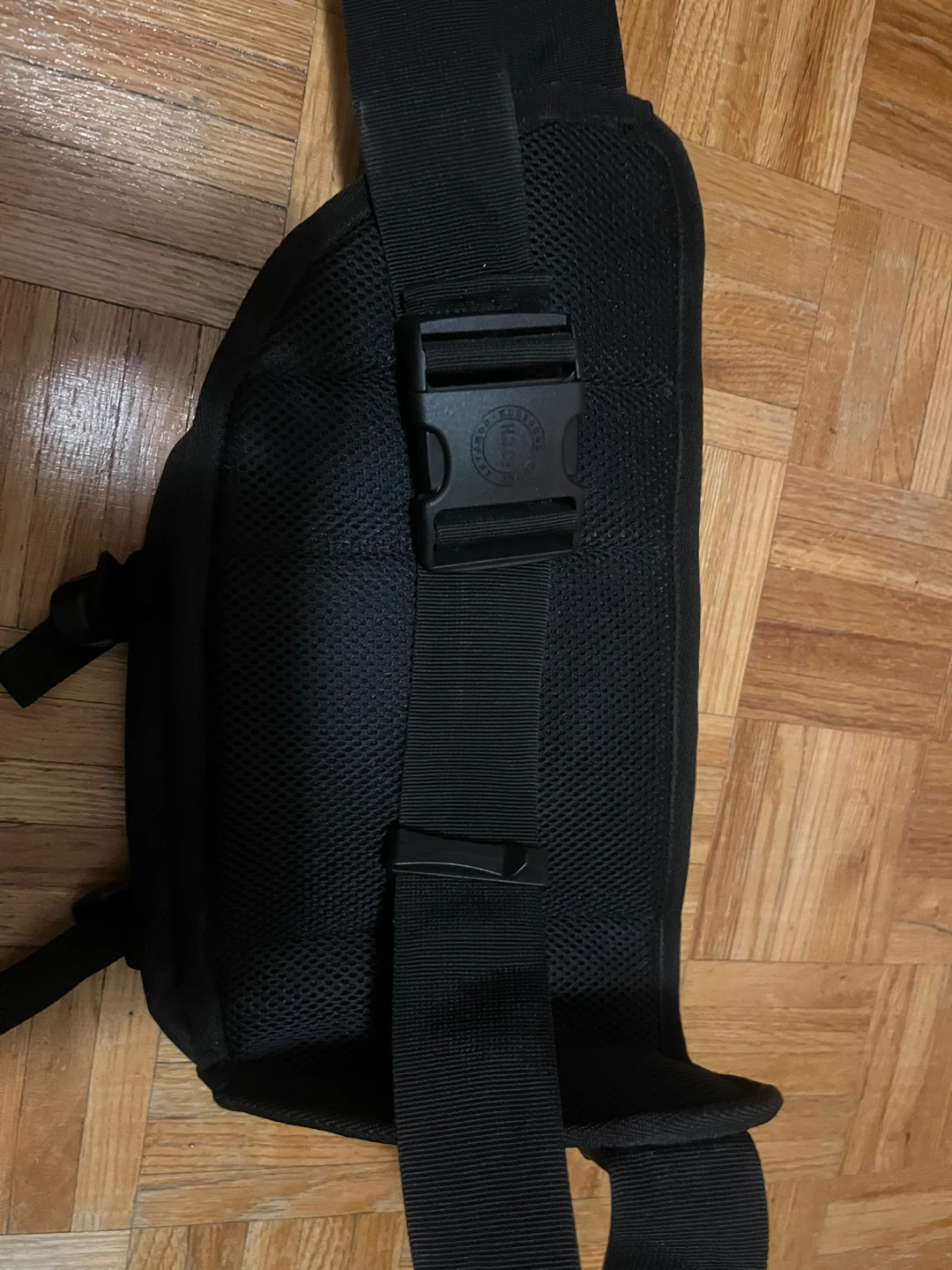 Herschel Black Sling Bag - photo 2