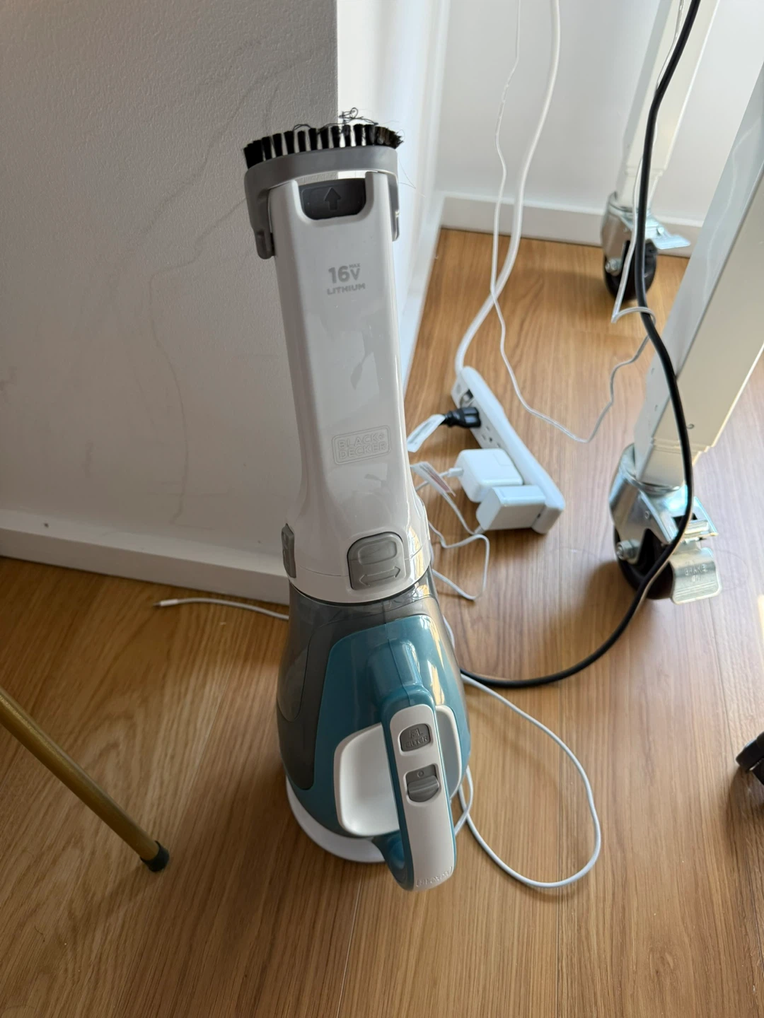 BLACK+DECKER 16V Lithium Cordless Handheld Vacuum