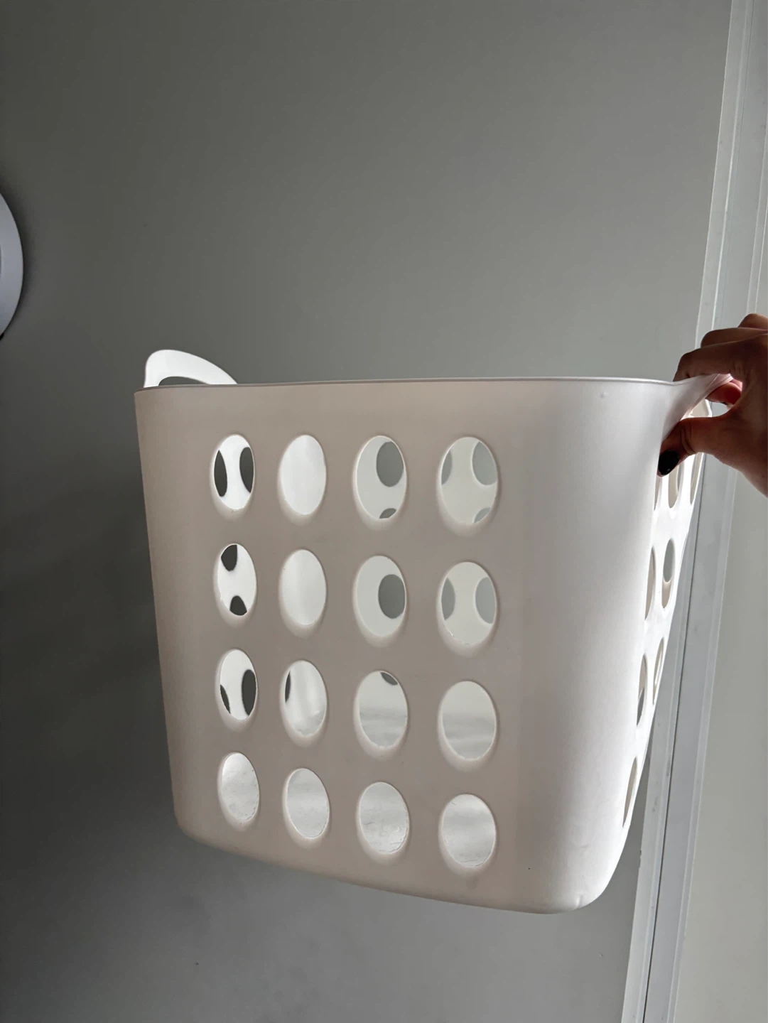 White Plastic Laundry Basket - photo 3