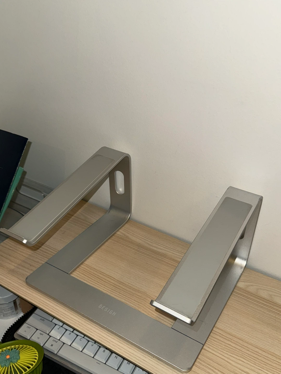 Aluminum Laptop Stand - asap by April 25 - photo 2