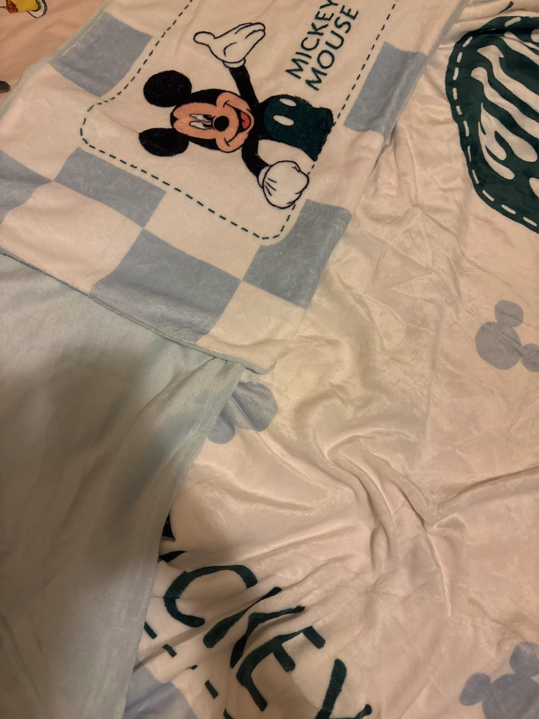 Mickey Mouse Fleece Blanket very comfortable - photo 3