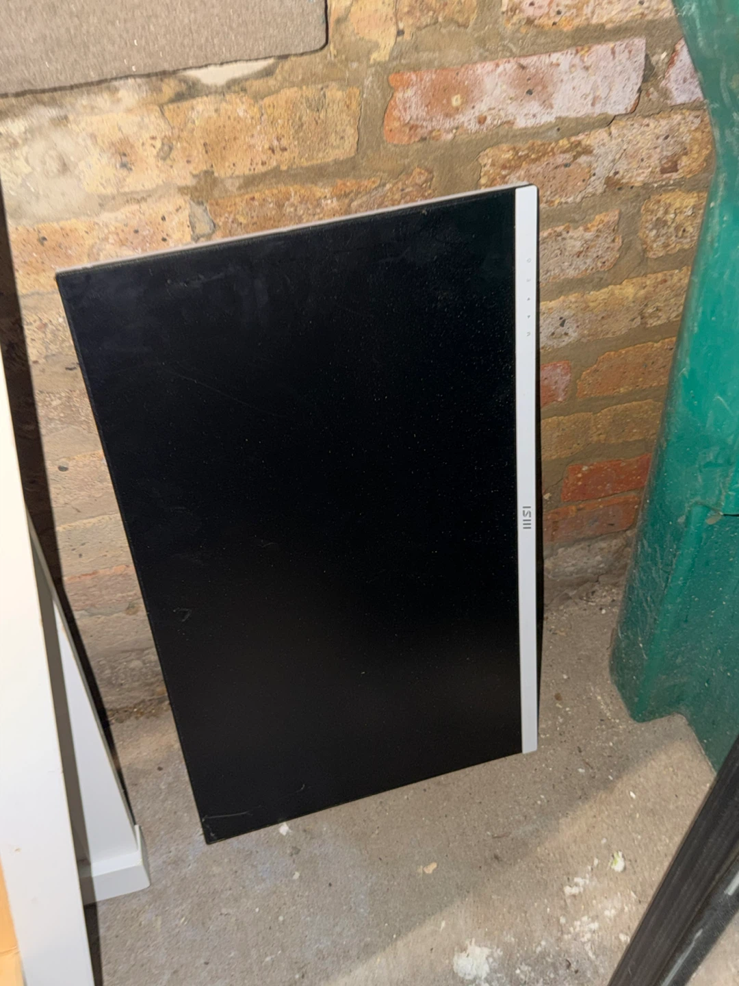 free items off of Broadway and W. Hawthorne Pl. - photo 3