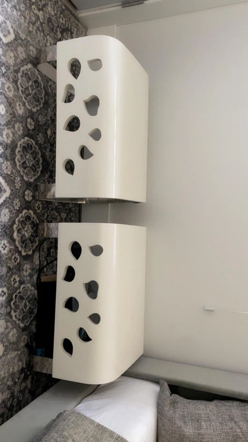 Set of 2 White Cut-Out Nightstands - photo 2