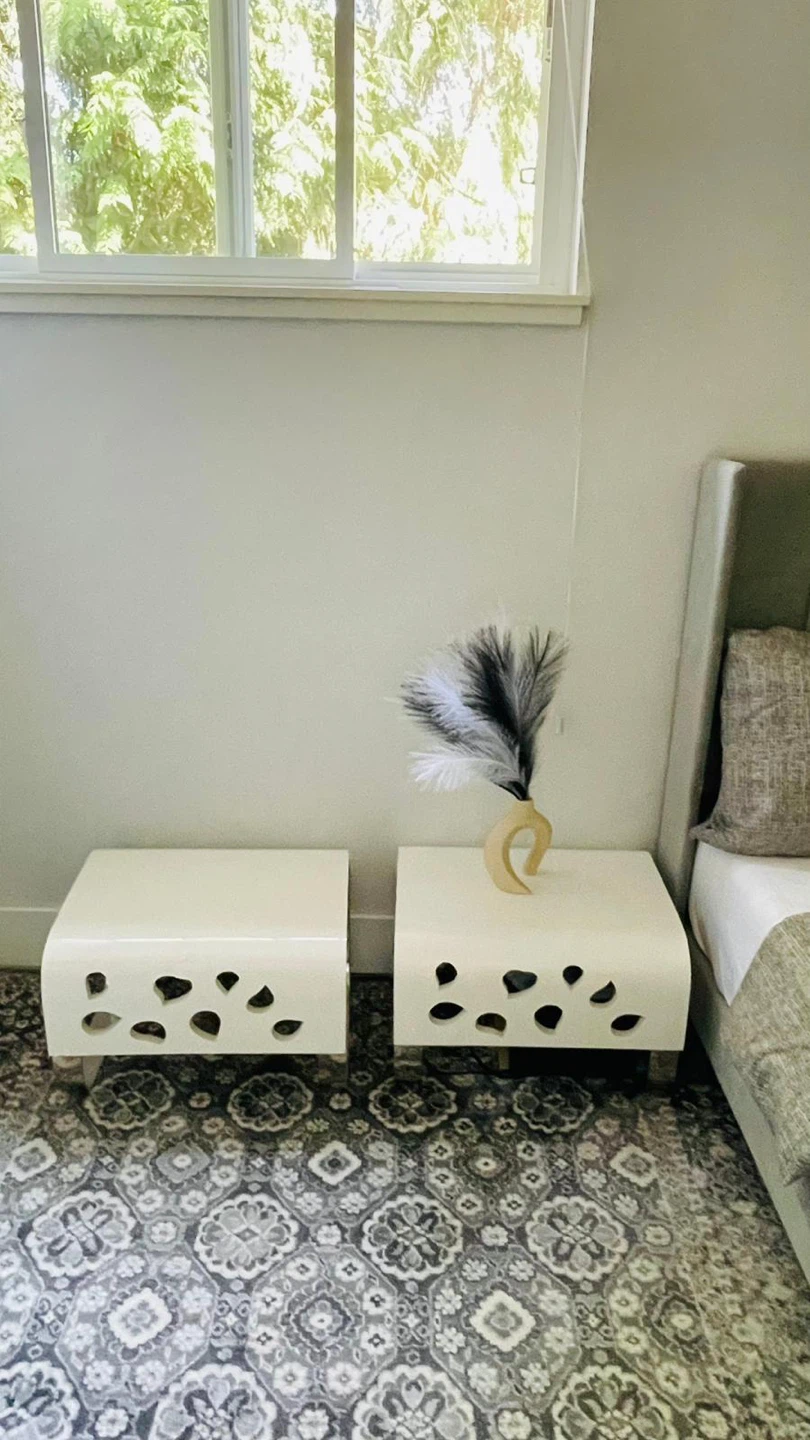 Set of 2 White Cut-Out Nightstands