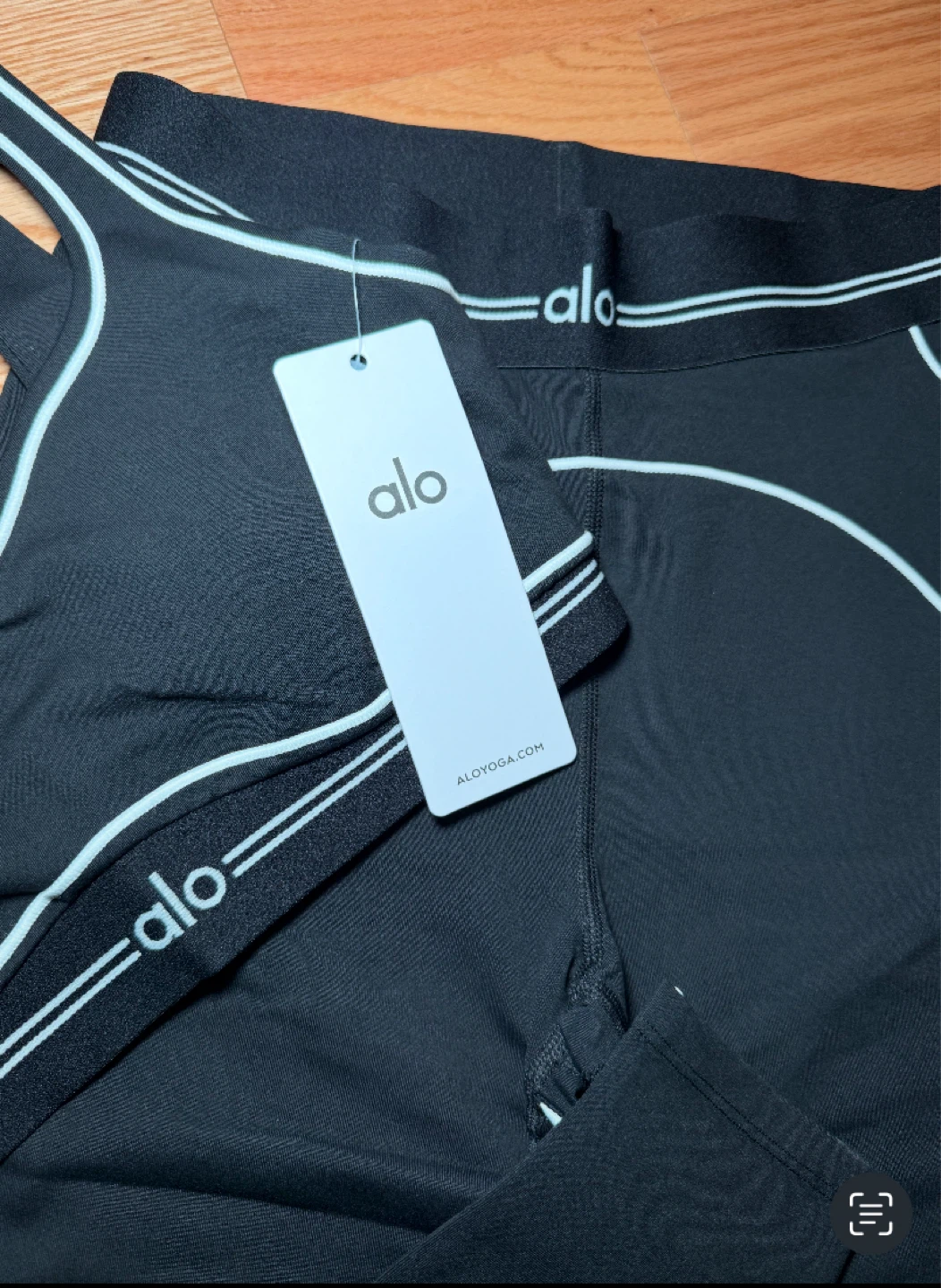 Alo Yoga Black Sports Bra and Leggings Set - photo 2
