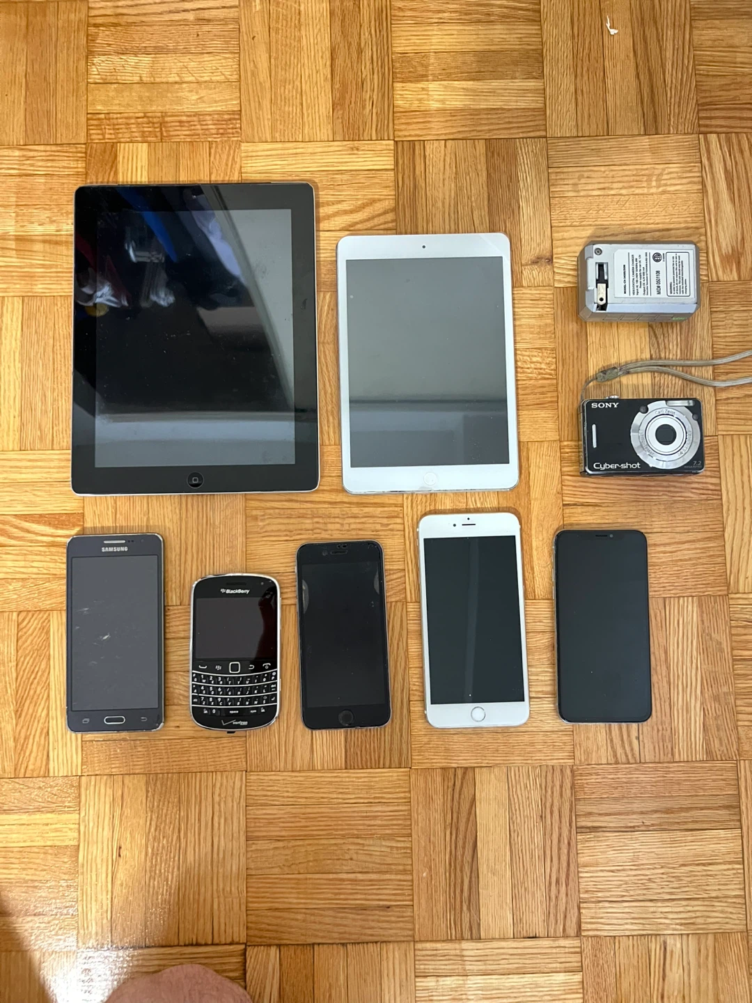 Assorted Apple, Samsung, BlackBerry, and Sony Electronics - photo 2