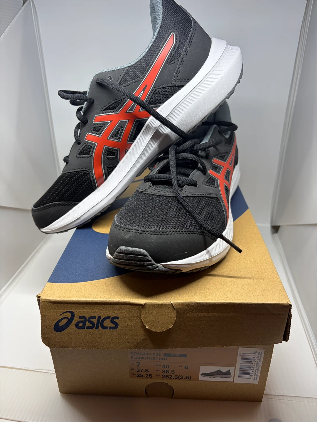 Youth Asics Jolt 4 GS black red running shoes - 7 kids - photo 3