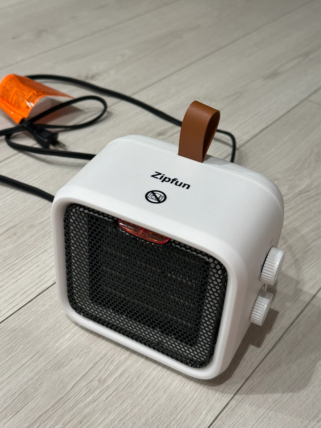 Zipfun Mini Desk Heater (PTC-1517-T) – Like New - photo 2