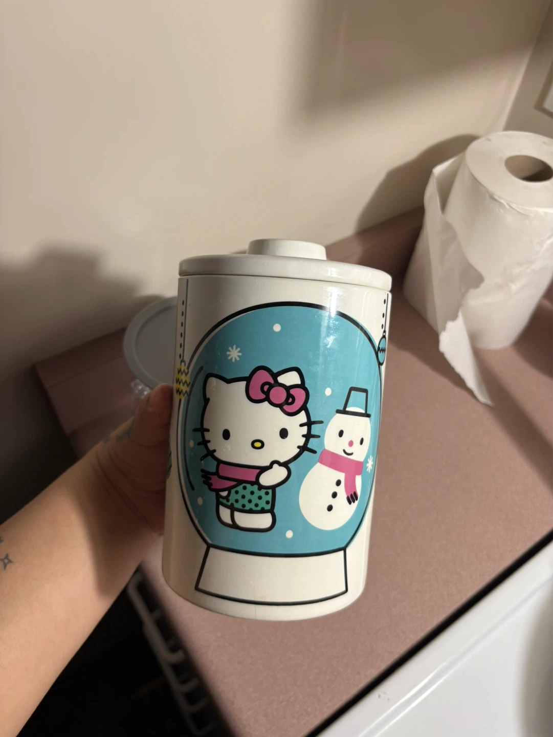 Hello Kitty Snow Globe Mug with Lid