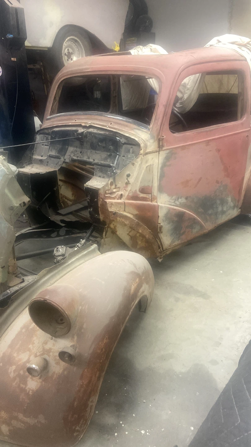 1948 Anglia.  Project.  9 in ford.  Roller no motor or trans. - photo 2