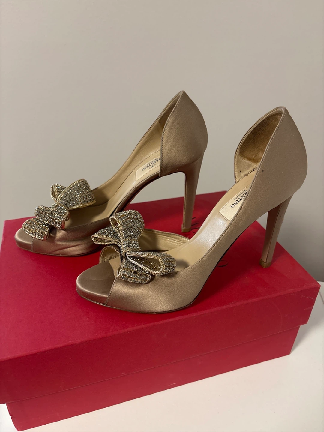 Valentino Garavani Embellished Bow Heels - photo 3