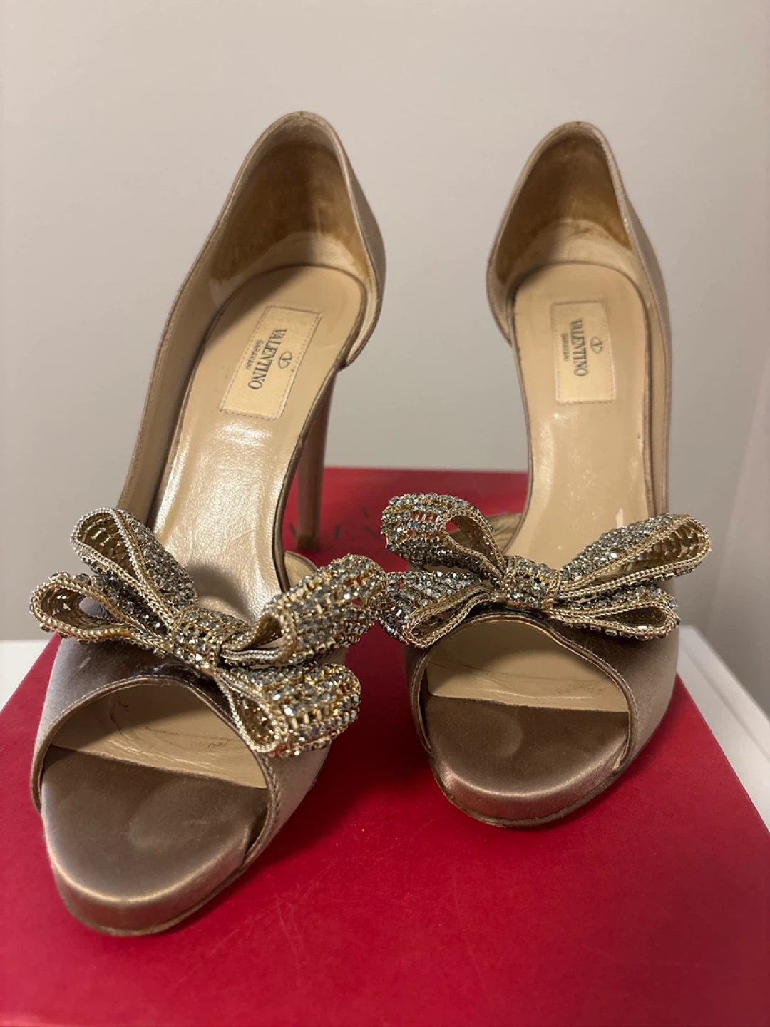 Valentino Garavani Embellished Bow Heels - photo 2
