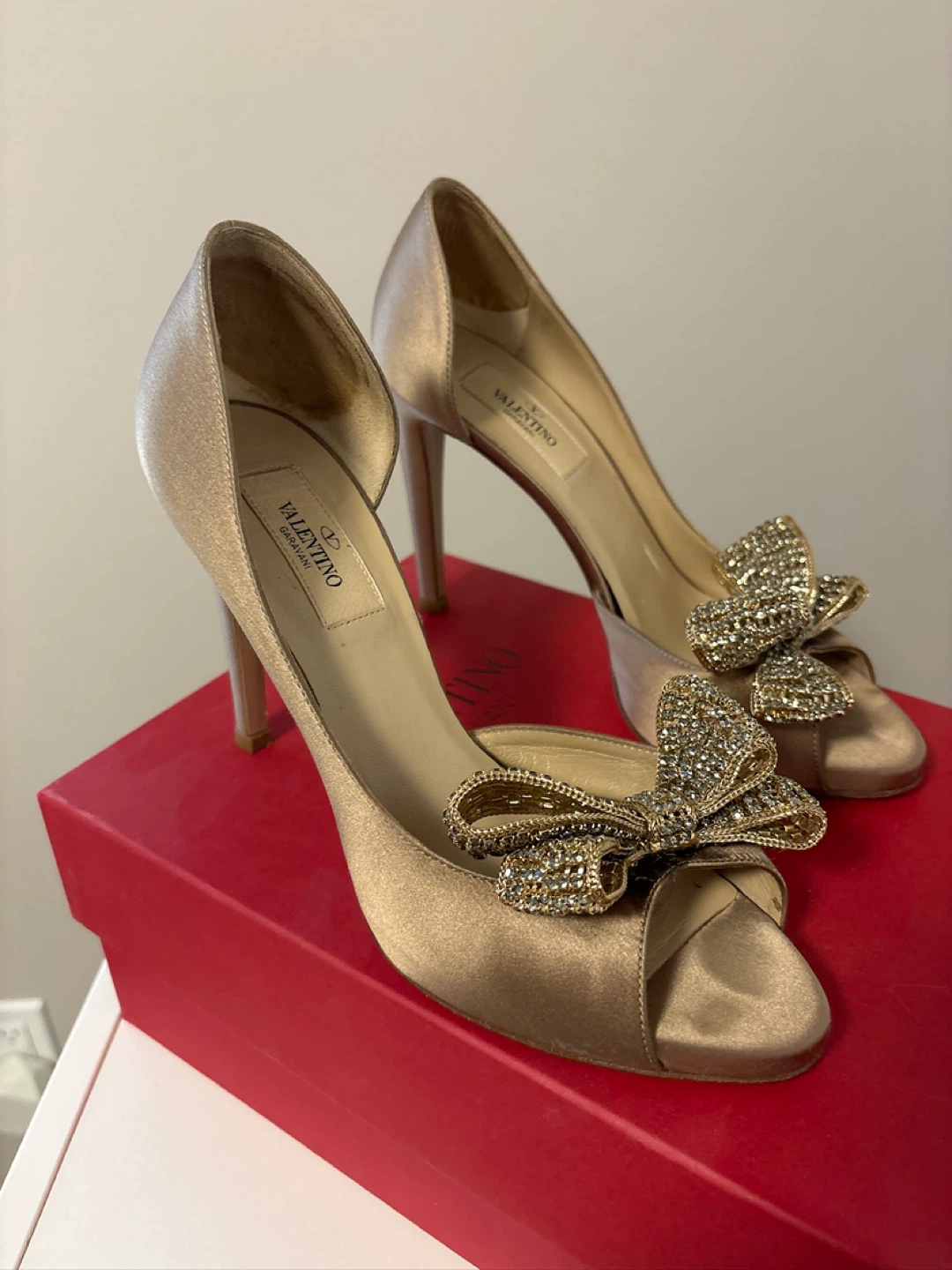 Valentino Garavani Embellished Bow Heels - photo 4