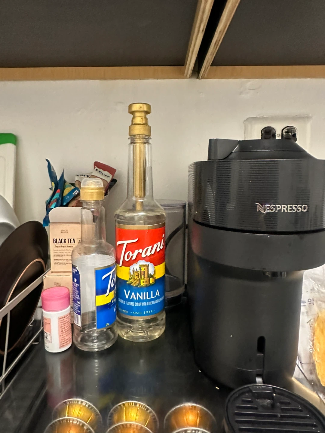 Nespresso Coffee Machine+ capsule stand