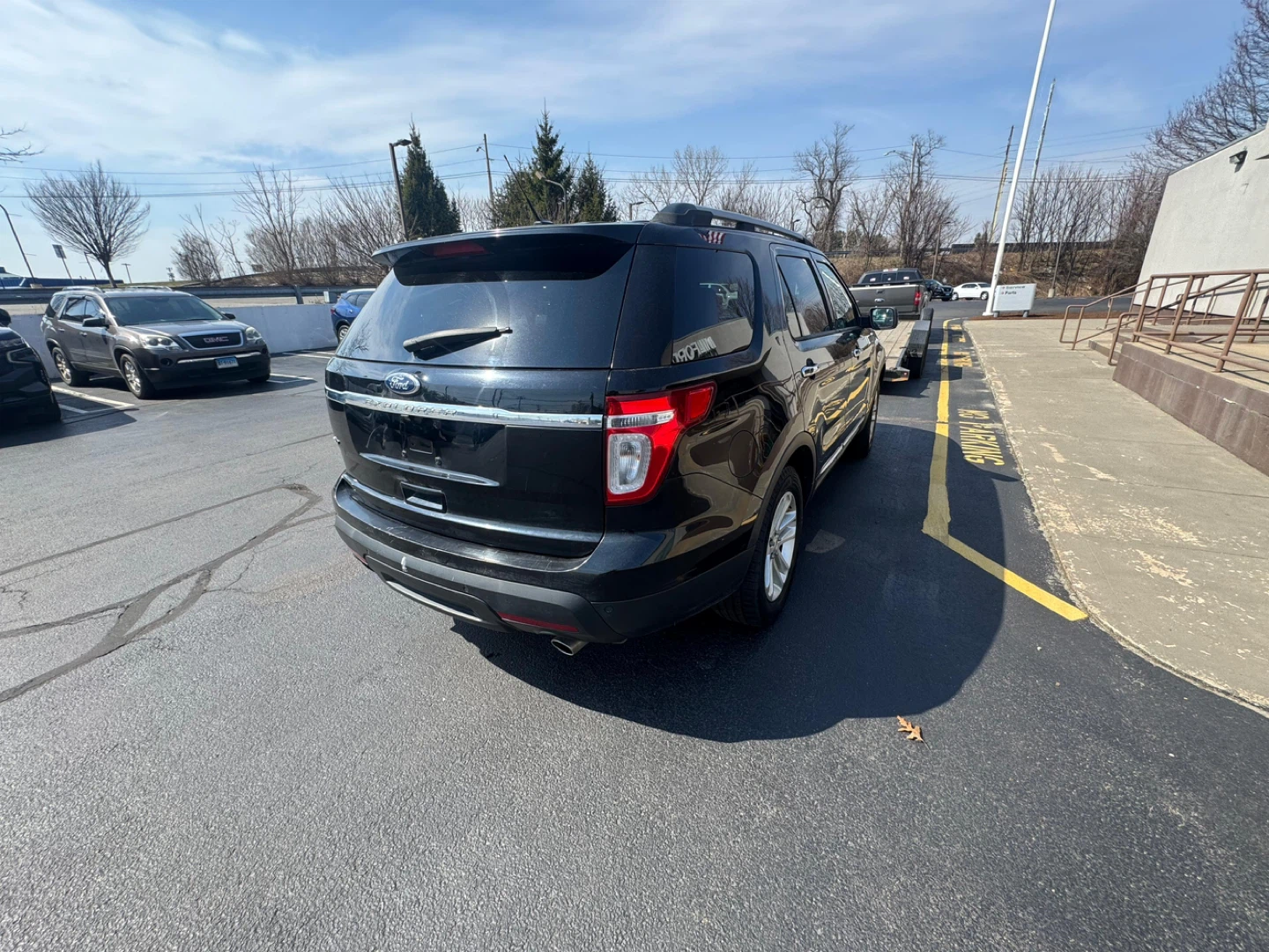 Black Ford Explorer XLT SUV - photo 5