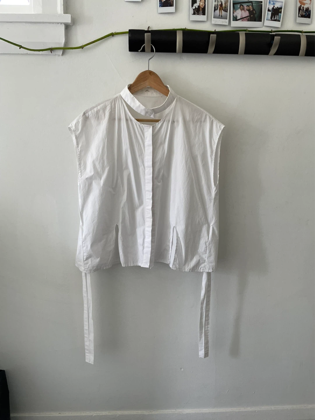 sally white sleeveless button-up shirt with tie - photo 4