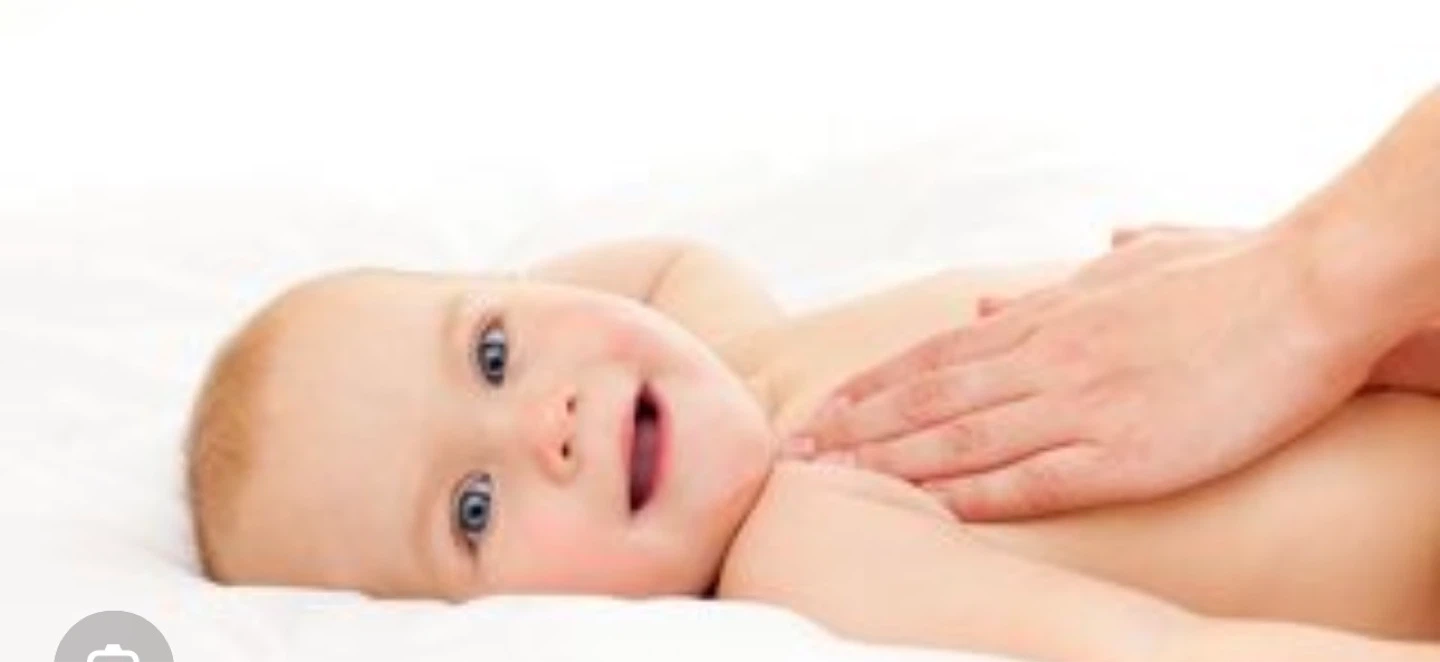 Newborn baby massage and bath - photo 4