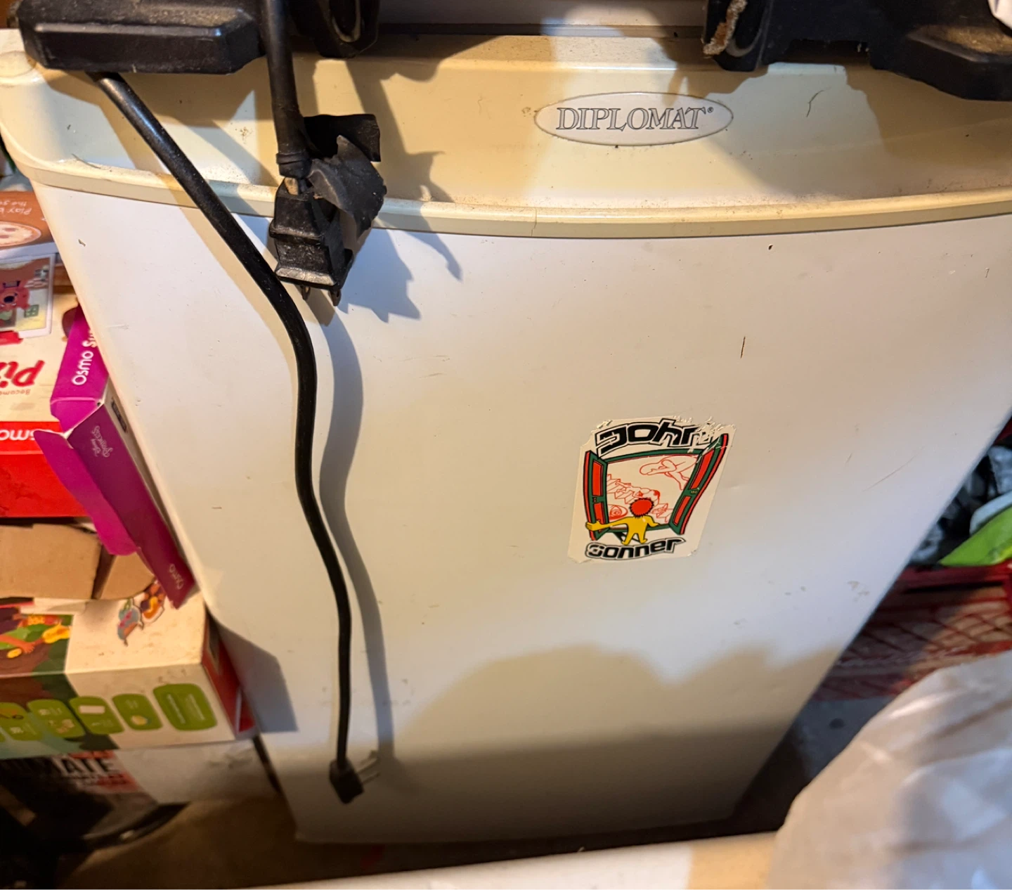 DIPLOMAT Mini Fridge