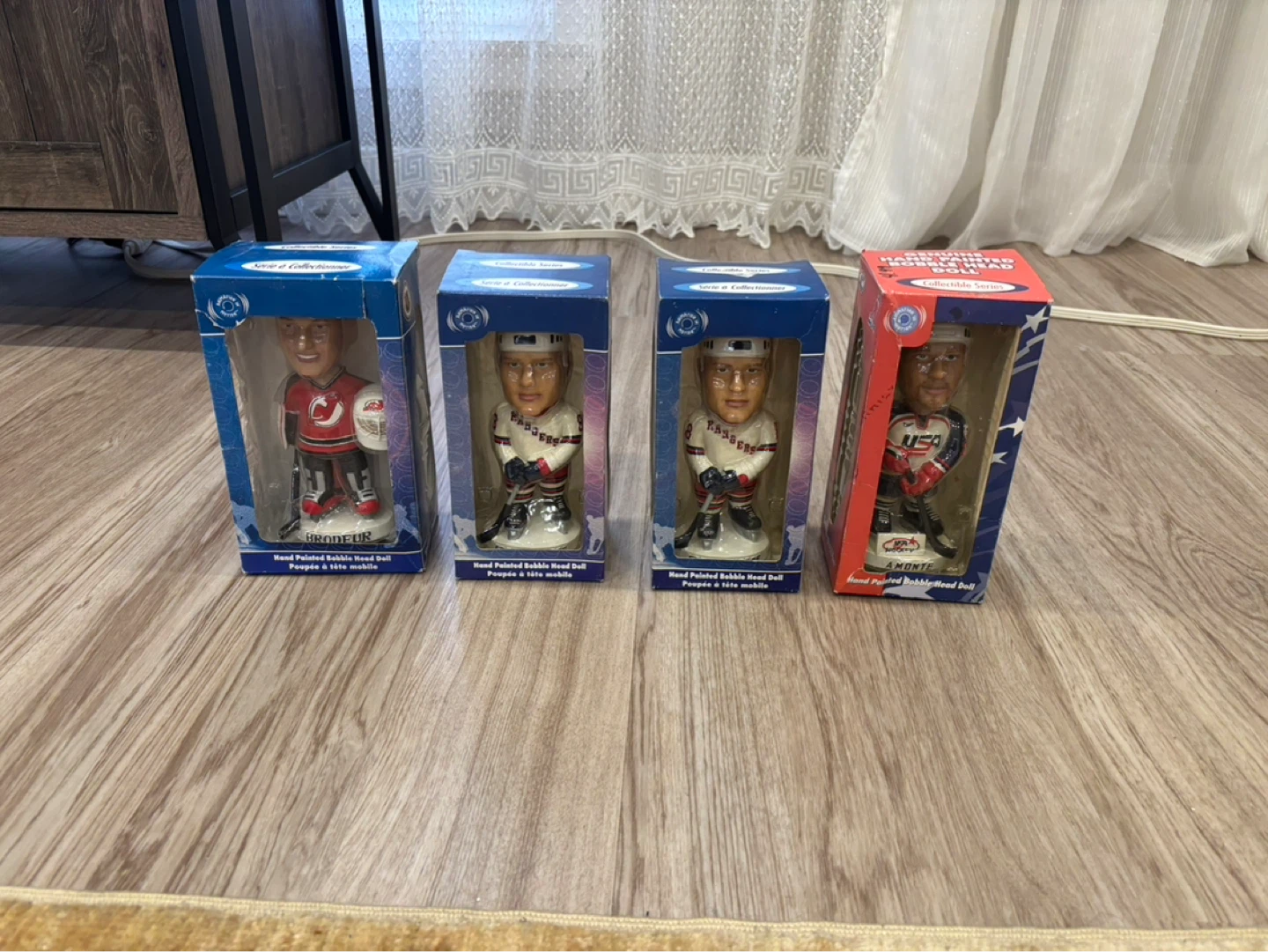 Set of 4 Hockey Player Bobbleheads - photo 4