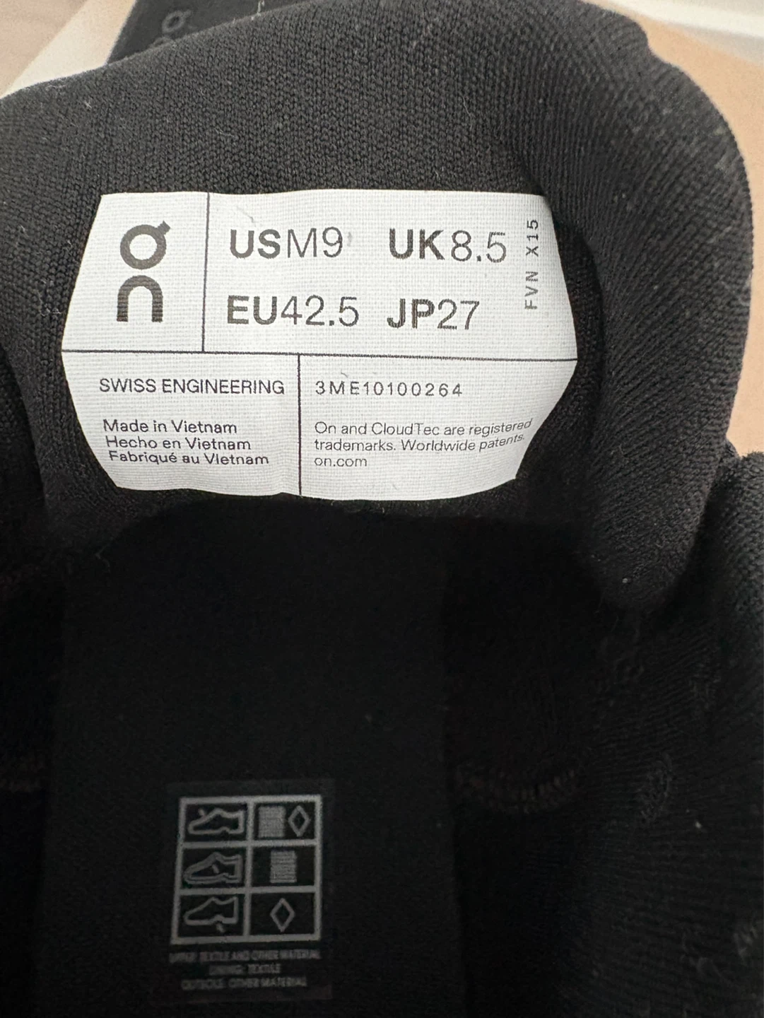ON Cloudtilt Running Shoes - Black - US M 9 - photo 3