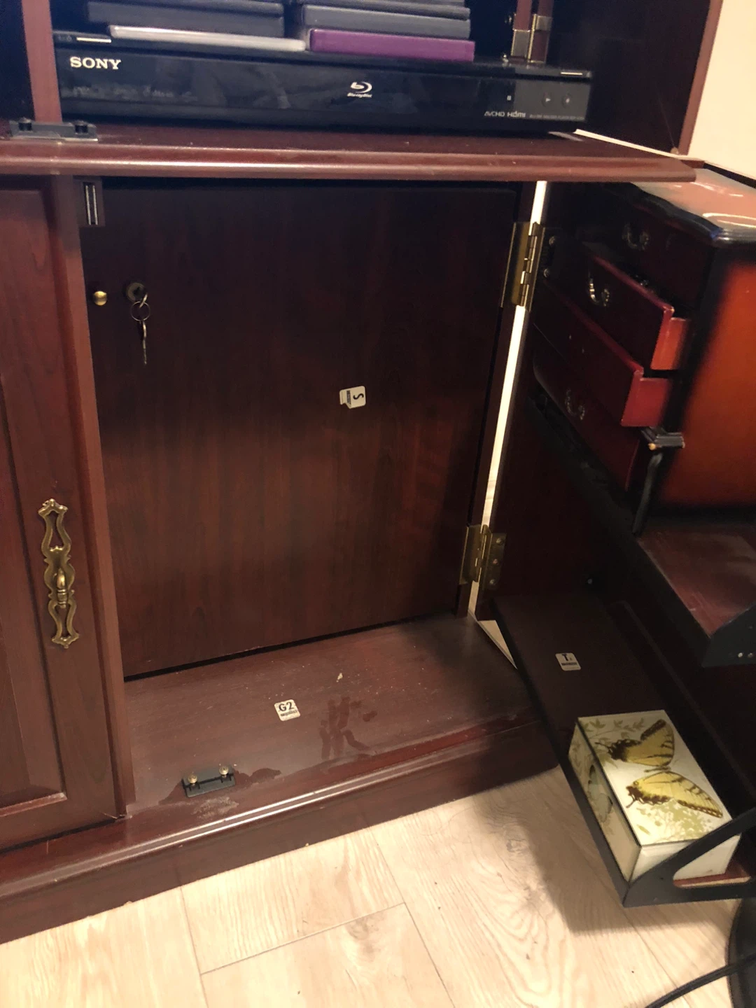 Wooden Entertainment Unit with Cabinet Storage