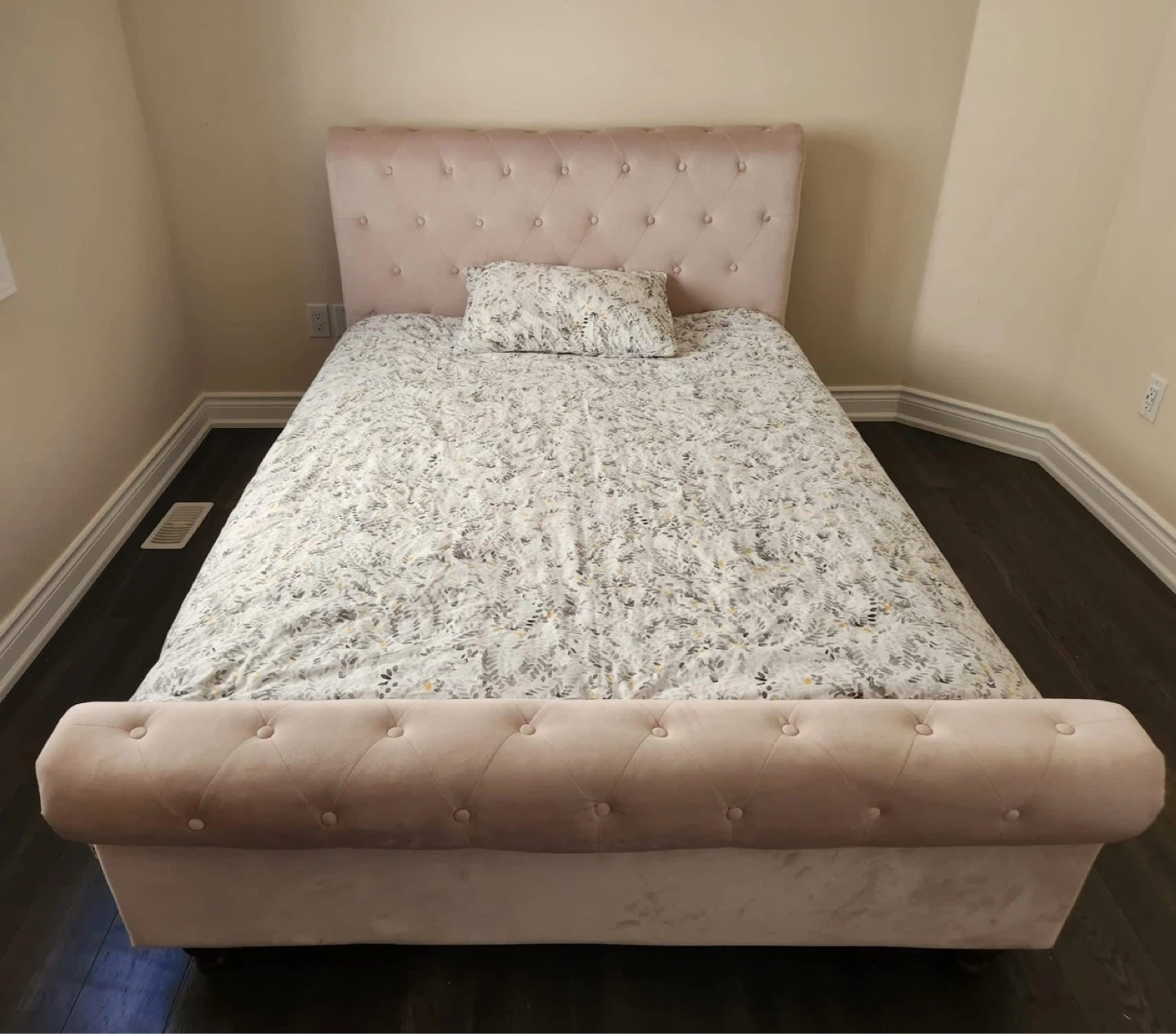 Structube Pink Velvet Tufted Bed Frame with Headboard - photo 2