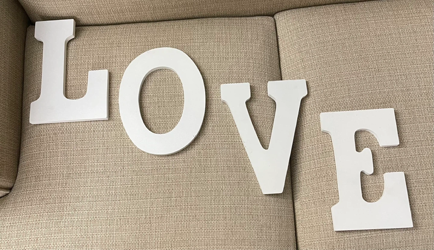 🌱 New Set of Four White Wooden "LOVE" Letters Wall Decor - photo 2