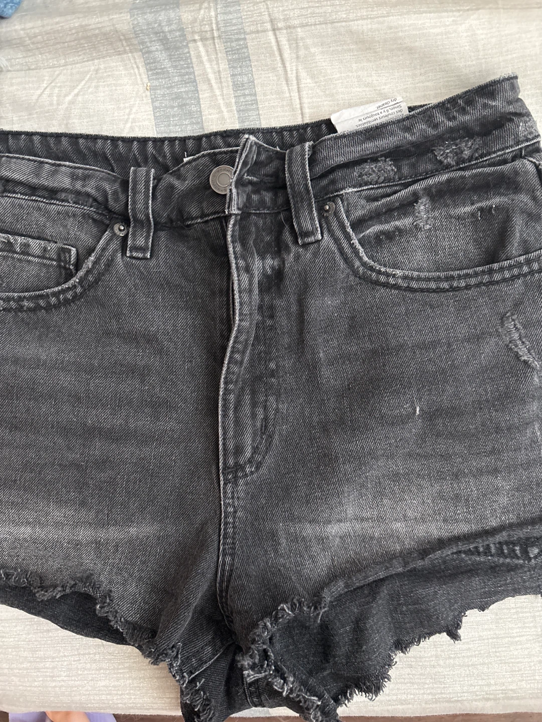 DYNAMITE Black Denim Cutoff Shorts Size 26 - photo 2