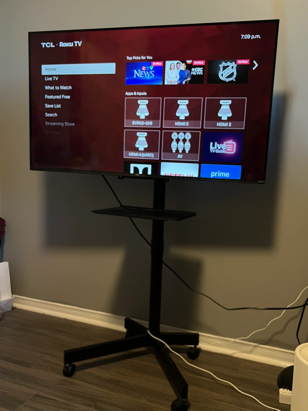 34” TCL Roku TV with TV stand(can divide)