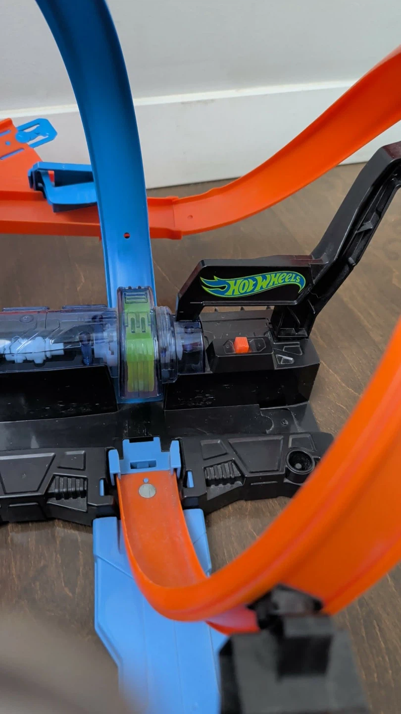 Hot Wheels Triple Loop Race Track Set - photo 2