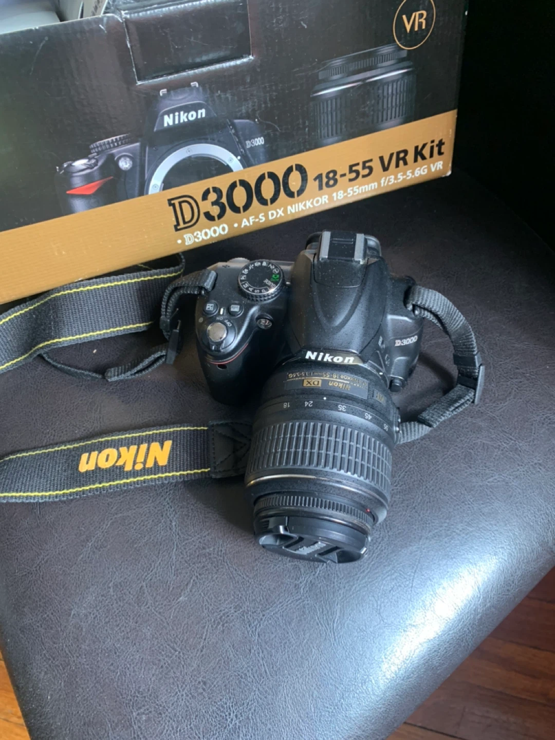 Nikon D3000 DSLR Camera with 18-55mm VR Kit Lens and Bag - photo 2
