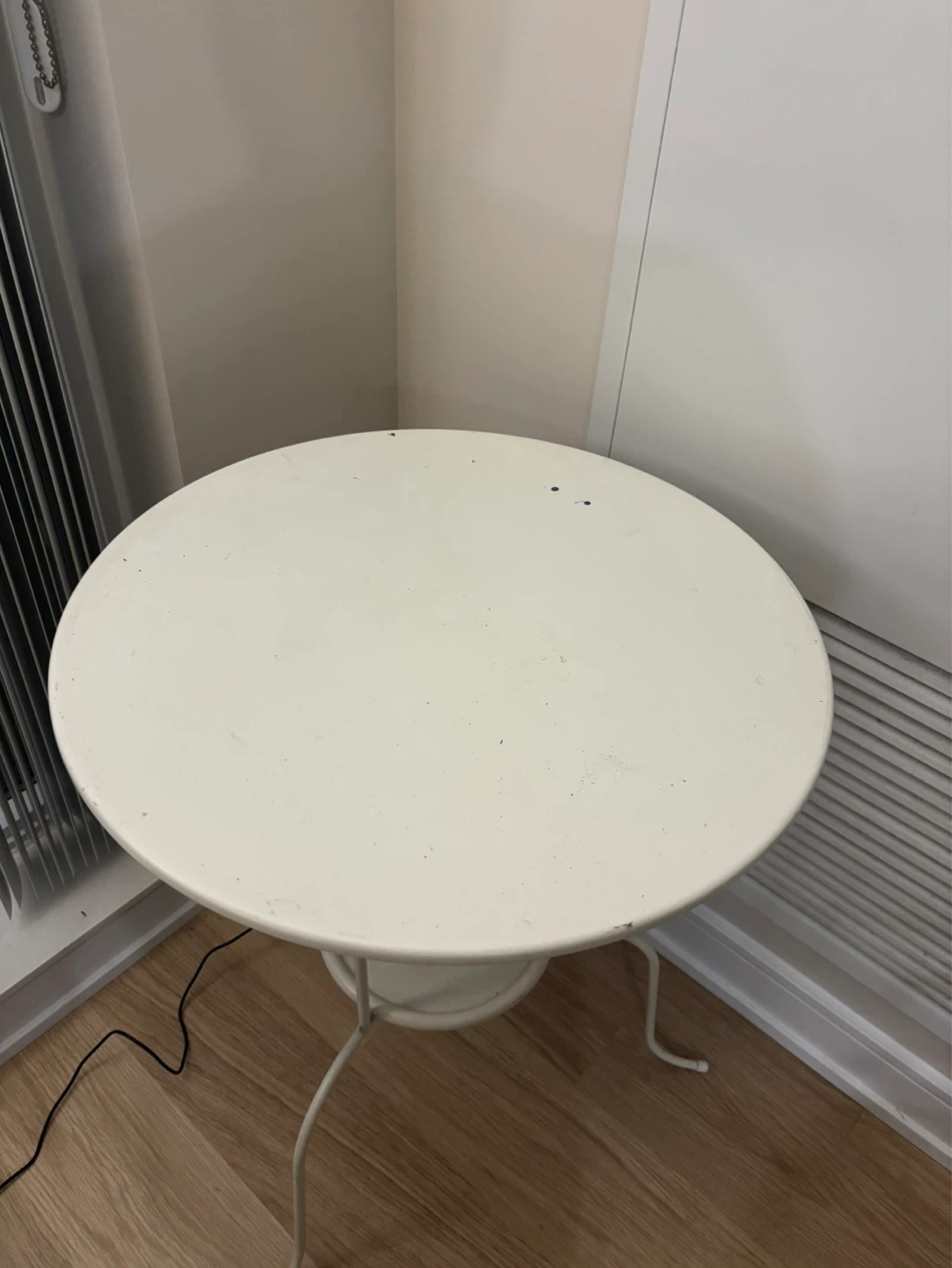 White Round Metal Bistro Table - photo 2