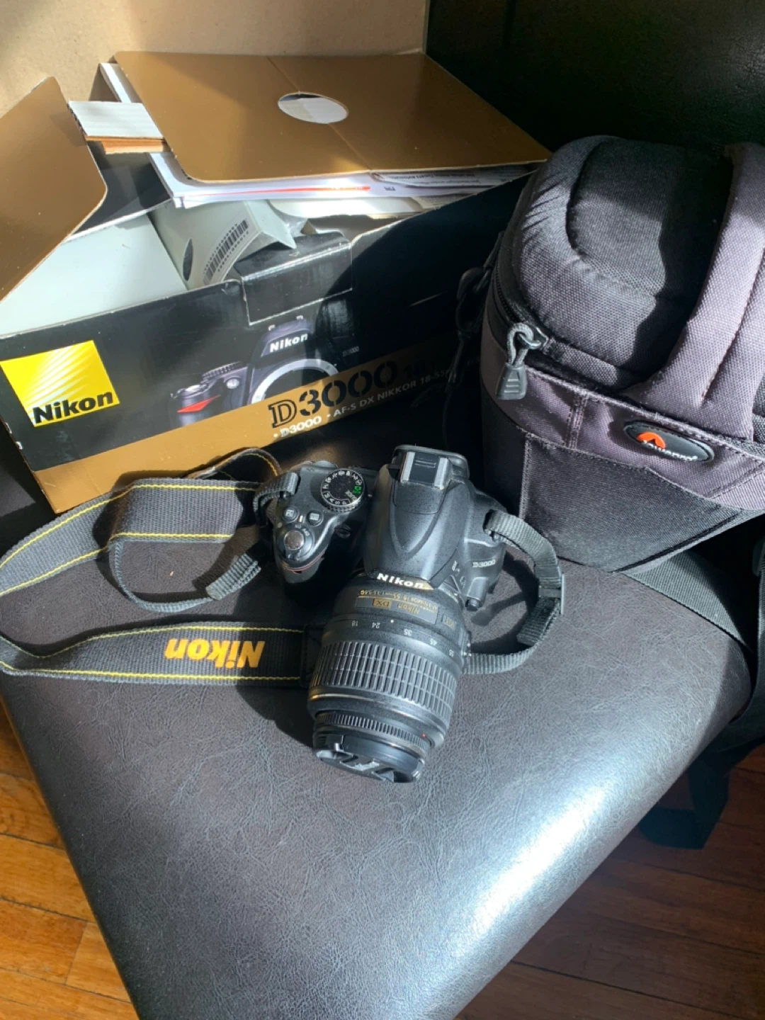 Nikon D3000 DSLR Camera with 18-55mm VR Kit Lens and Bag - photo 4
