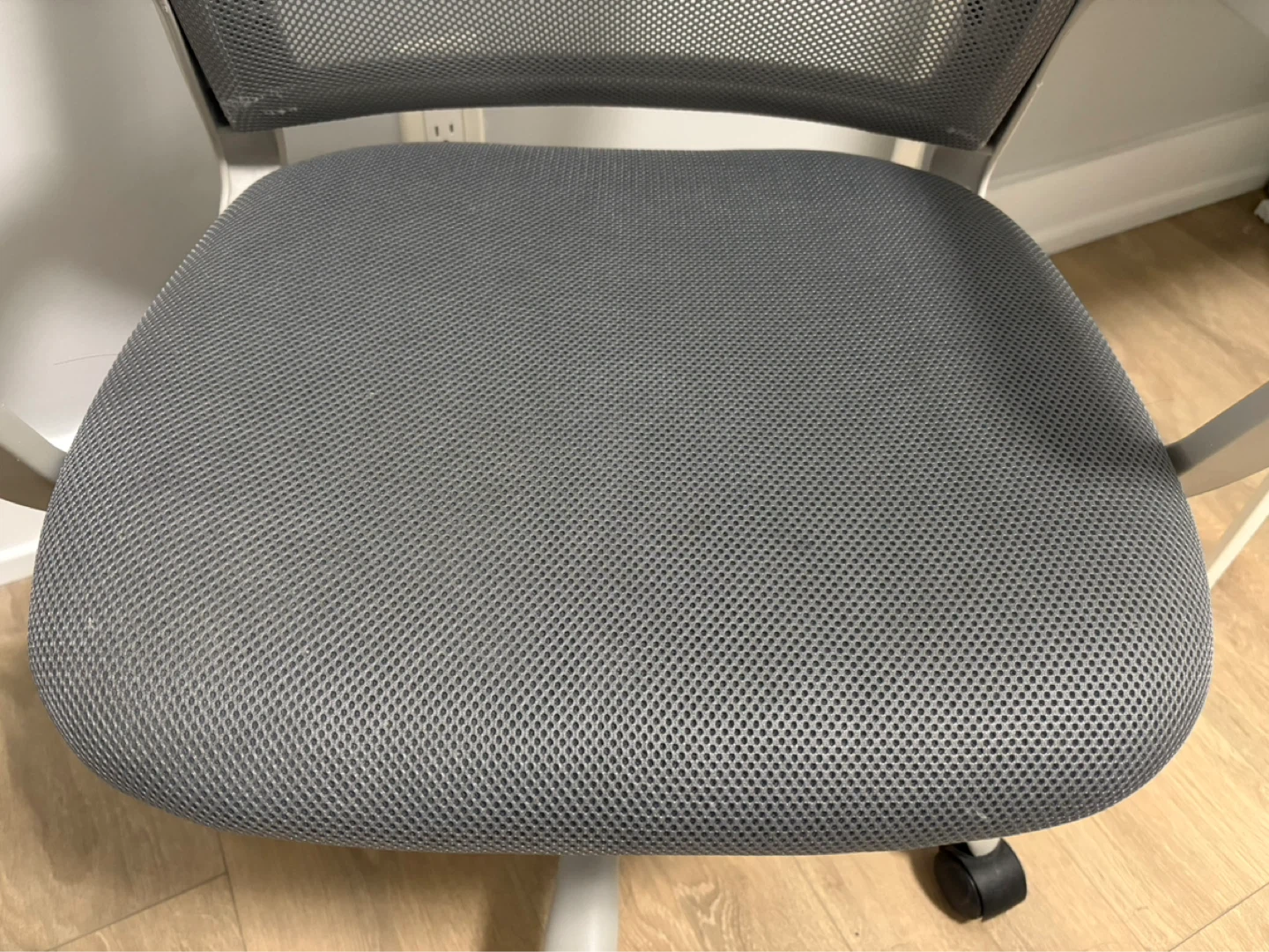 Grey Ergonomic Office Chair - photo 3