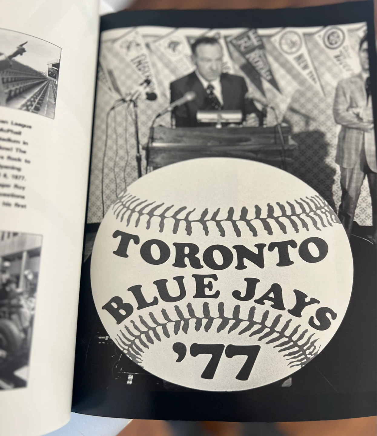 Toronto Blue Jays - June 5, 1989 - 1st SKYDOME Ticket + SKYDOME - photo 5